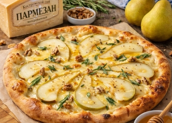 Пицца с грушей и костромским сыром